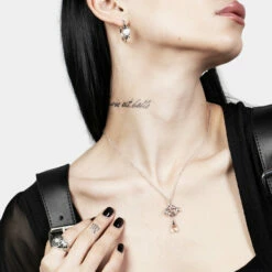 TOU1 Persephone Pendant Necklace -Cheap Disturbia Shop AW22TS26 Persephone Pendant Necklace 003 800x